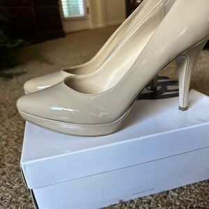 Nude pumps